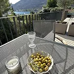Arte Oliva Alojamento de Acomodação e Pequeno-almoço Grebaštica