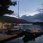 Alojamento de Acomodação e Pequeno-almoço Arte Oliva Grebaštica