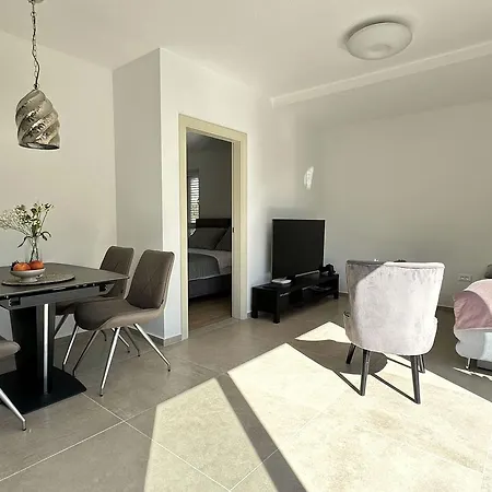 فندق مبيت وإفطار Arte Oliva Grebaštica